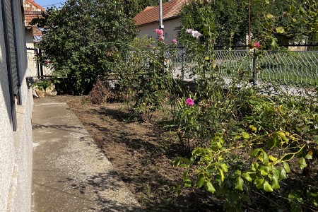 Na predaj rodinný dom so slnečným pozemkom v obci Ondrejovce - IMG_1735_b405281c2390416cbba628381f760342