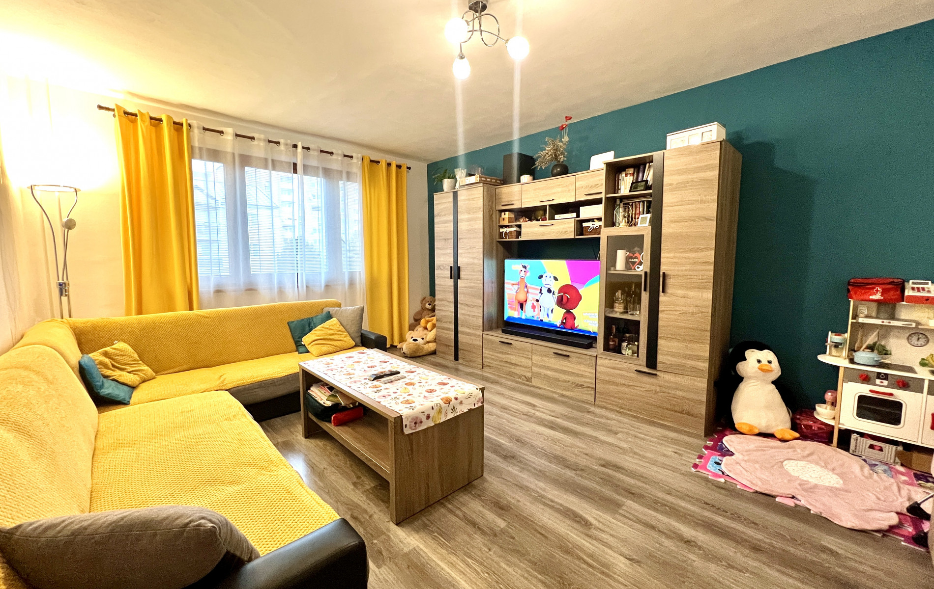 Veľký 3 izbový byt s balkónom na Južnej ul. v Leviciach