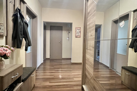 Veľký 3 izbový byt s balkónom na Južnej ul. v Leviciach - IMG_1795_b40b722226189aa5cdfe9f09d9244318