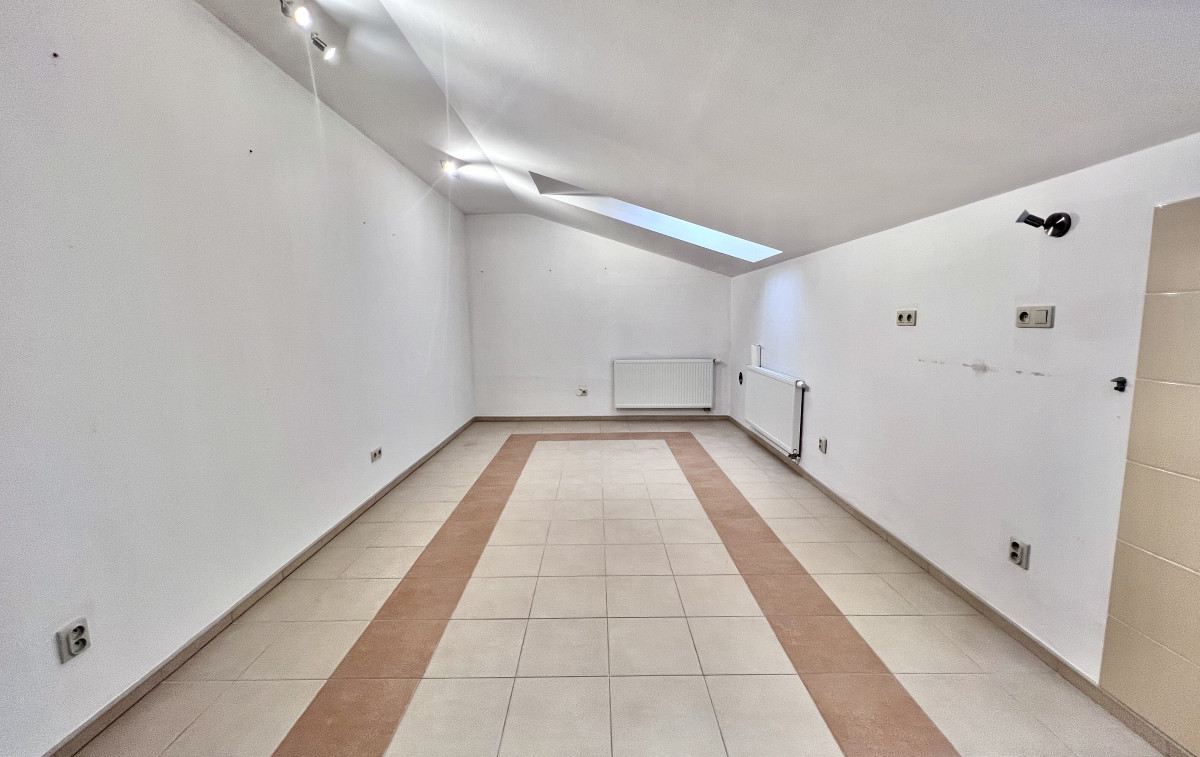 Podkrovný priestor vhodný pre služby, kanceláriu priamo v centre mesta