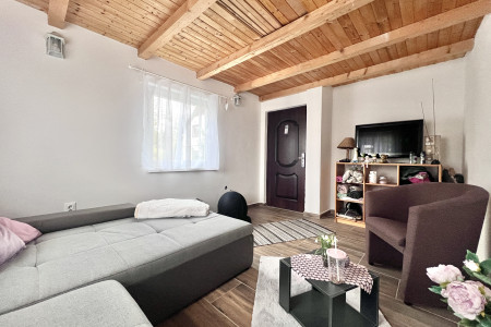 Viničný dom s krásne upraveným pozemkom v tichej časti mesta Levice - IMG_2265_b09f79181607f0e37670b56248e78a0c