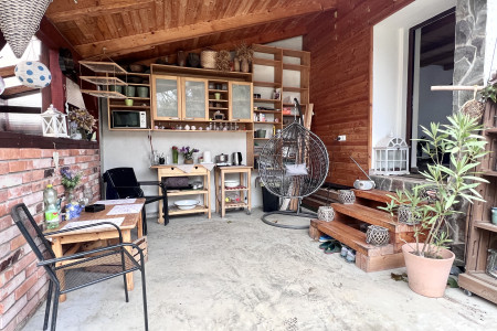 Viničný dom s krásne upraveným pozemkom v tichej časti mesta Levice - IMG_2267_1076e8def73b24aa758be48ec6de5e3d