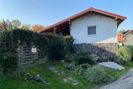 Viničný dom s krásne upraveným pozemkom v tichej časti mesta Levice - IMG_2299_472a404e12441c9707cc80590250fd5d