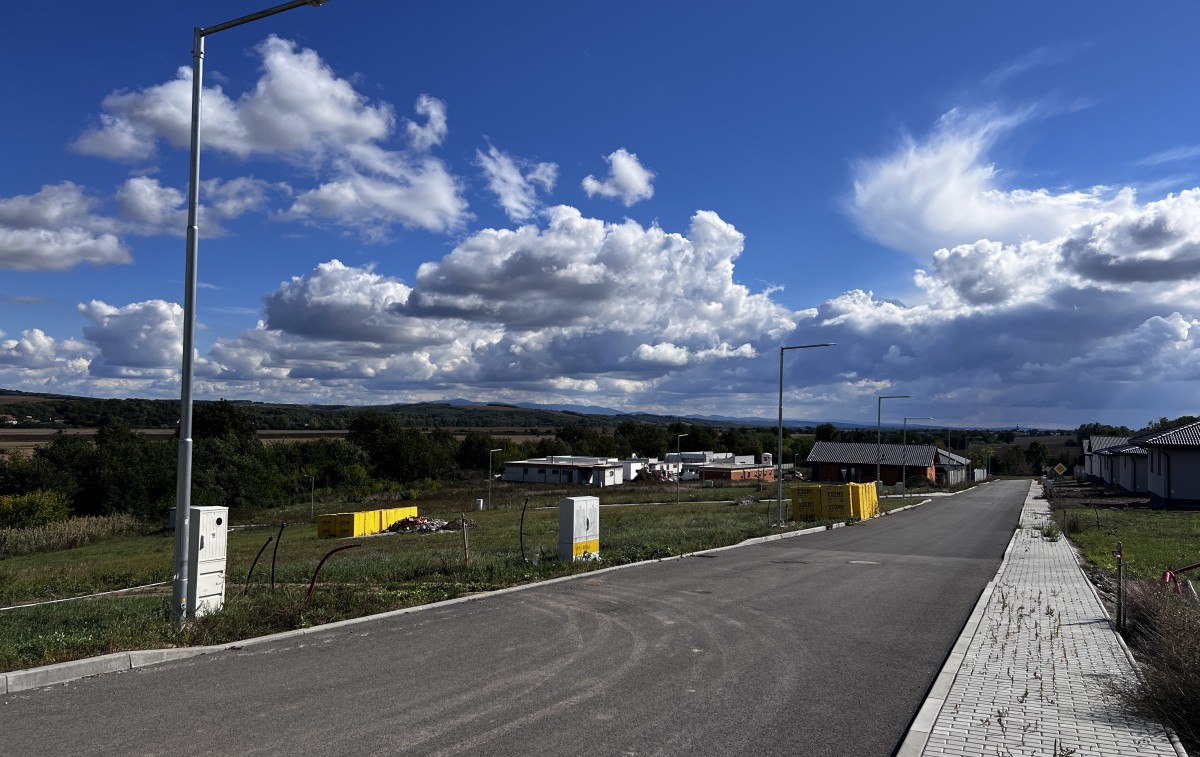 Stavebný pozemok v novovybudovanej lokalite v obci Kalinčiakovo