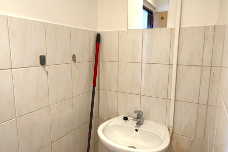 Obchodný priestor na prenájom – 40 m² s priamym vstupom z ulice - IMG_2670_52bfc011ae7e7d9581c70ffa4f425462