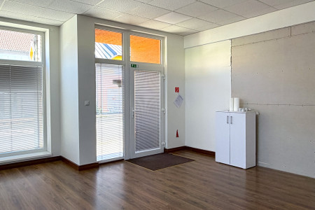 Obchodný priestor na prenájom – 40 m² s priamym vstupom z ulice - IMG_2674_9c4dd2f3e9602468352b199b4f32aee2