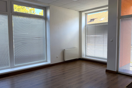 Obchodný priestor na prenájom – 40 m² s priamym vstupom z ulice - IMG_2675_1fb3ddc0bf826a355b8c1d7c4efc3b6e