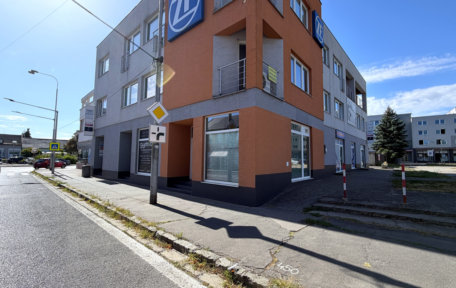 Obchodný priestor na prenájom – 40 m² s priamym vstupom z ulice