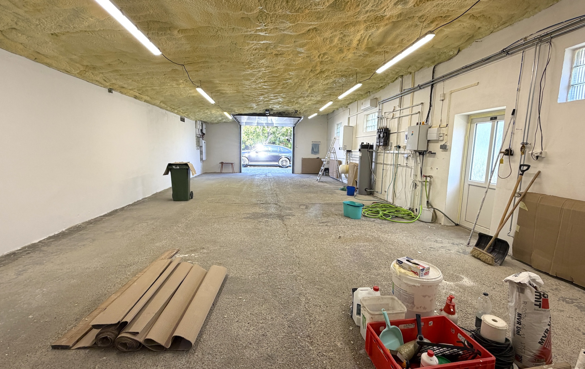 SKLADOVÝ PRIESTOR / GARÁŽ 80 m² – LEVICE, NOVÁ OSADA