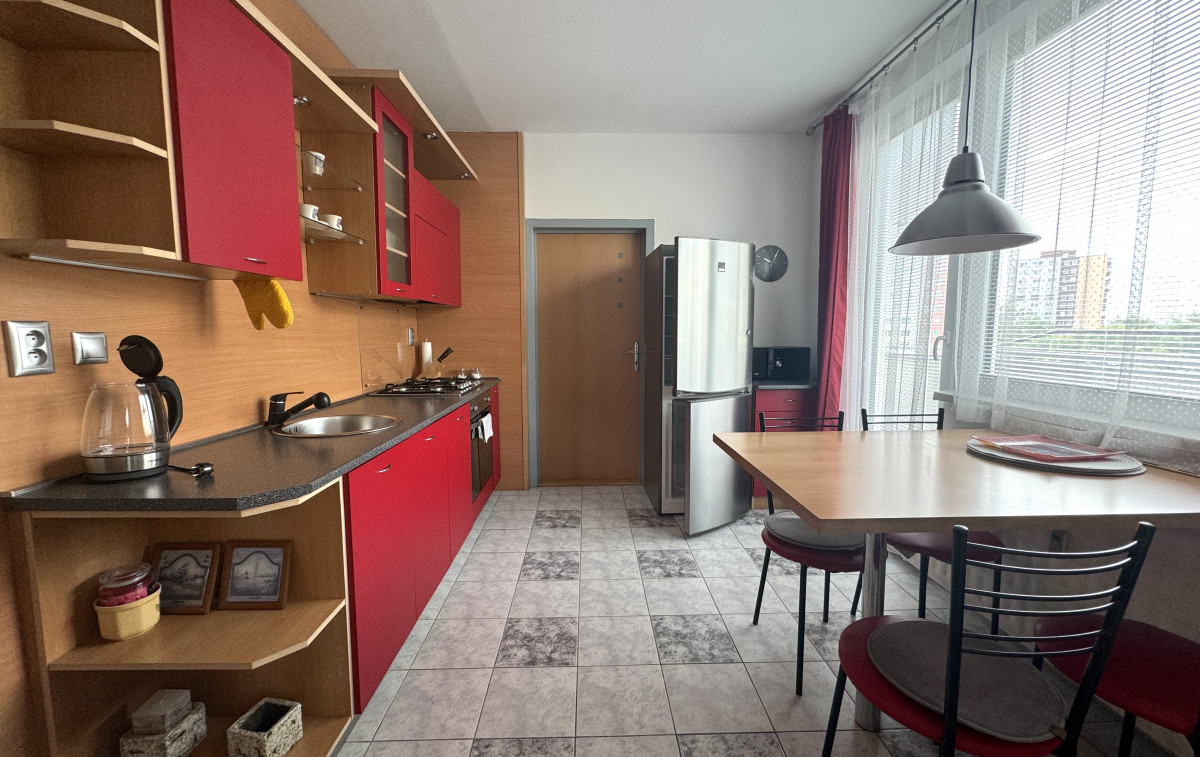 Na prenájom pekný, útulný 3 izbový byt na Pereckej ulici