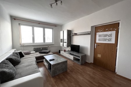 Na prenájom 2 izbový byt s balkónom vo výbornej lokalite - IMG_3352_c27d50f171bcf93d2f2283dd3af1bbe7