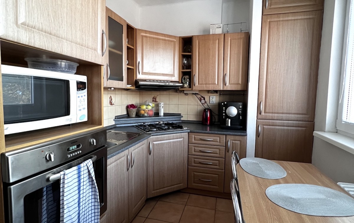 Na prenájom 2 izbový byt s balkónom vo výbornej lokalite