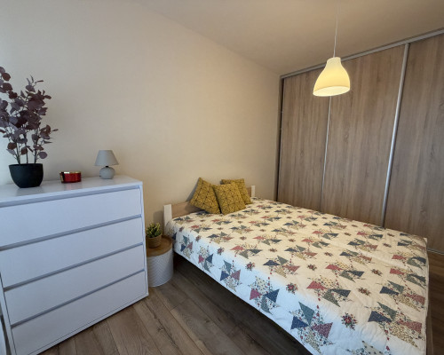 Príjemné bývanie v top lokalite Levíc – 3 izbový byt so zariadením