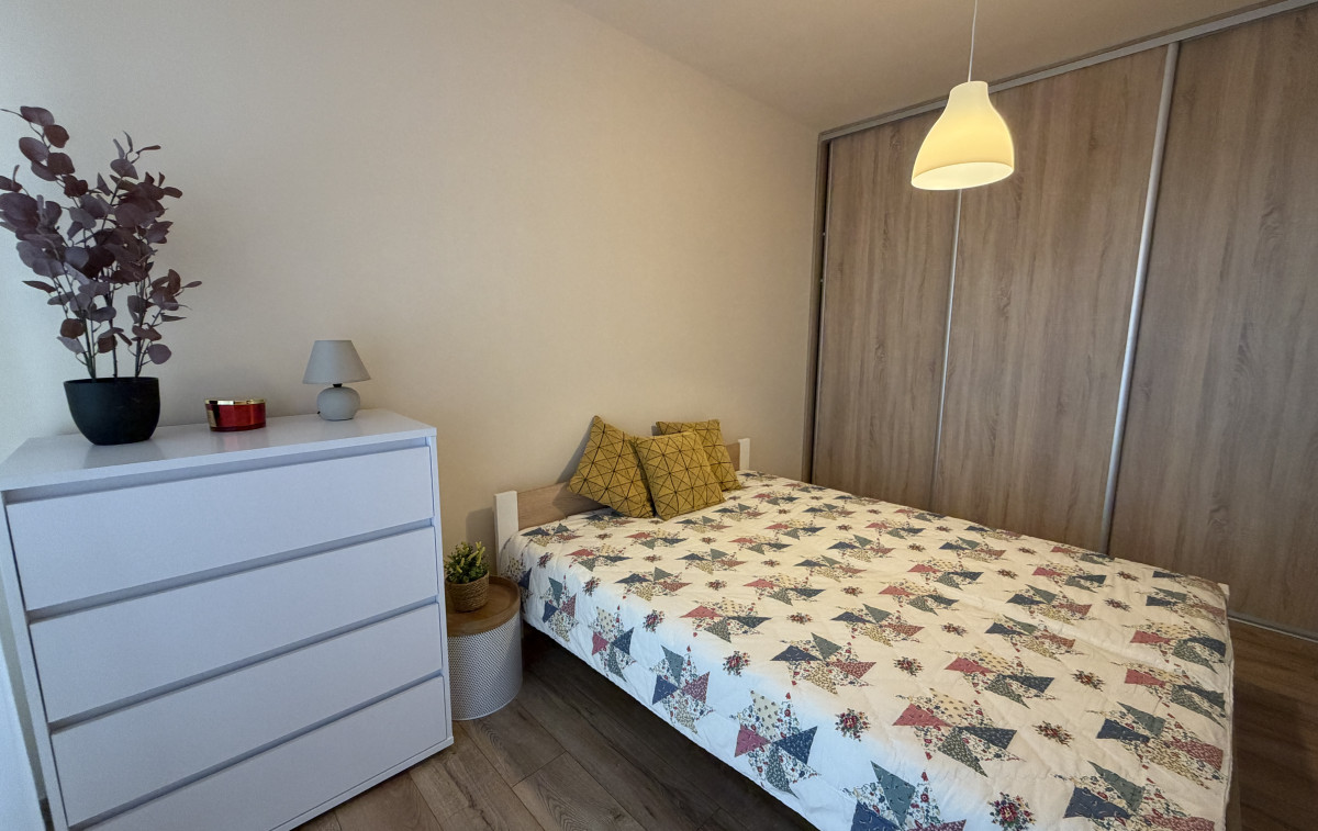 Príjemné bývanie v top lokalite Levíc – 3 izbový byt so zariadením