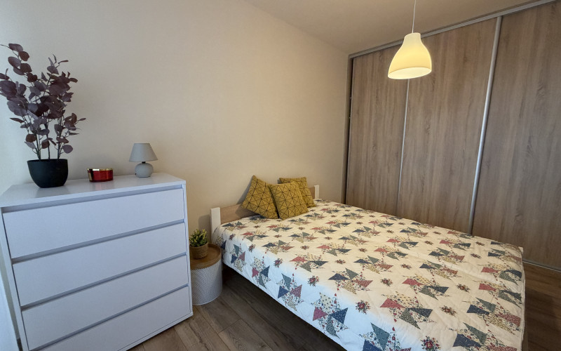 Príjemné bývanie v top lokalite Levíc – 3 izbový byt so zariadením