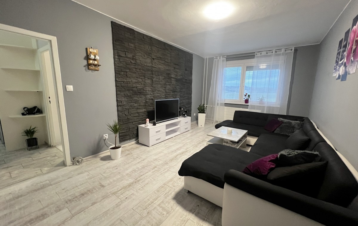 Na prenájom veľký zariadený 3 izbový byt s klimatizáciou