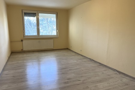 Na prenájom veľký 3 izbový byt s klimatizáciou a balkónom v centre mesta - IMG_4313_c4e77a9a7bd74c2bcf427735ee17d1bb