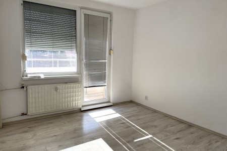 Na prenájom veľký 3 izbový byt s klimatizáciou a balkónom v centre mesta - IMG_4319_1ff4ef659a6c0aab9cc0c51b592ba3af