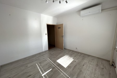 Na prenájom veľký 3 izbový byt s klimatizáciou a balkónom v centre mesta - IMG_4322_b0470156e0cc30285fcdf90c549ed63a