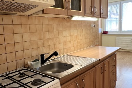 Na prenájom veľký 3 izbový byt s klimatizáciou a balkónom v centre mesta - IMG_4333_f56e166fe674bce11e072418ee1952af