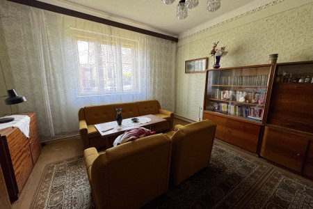Rodinný dom v centre mesta vhodný na rekonštrukciu - IMG_4655_878706356695e3b2bed2c03208c1392f
