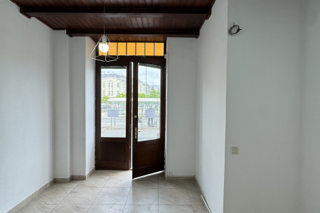 Prenájom Štýlového Obchodného Priestoru v Centre Levíc - IMG_5003_239984392d58b2c4edf9465c864aae40