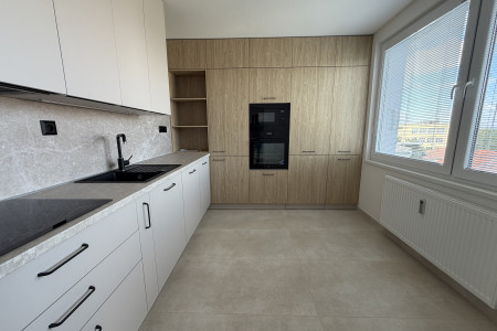 Moderný, veľký 2-izbový byt po kompletnej rekonštrukcii - IMG_6620_765e5ffd0af8f84a4249942e2b607cf7