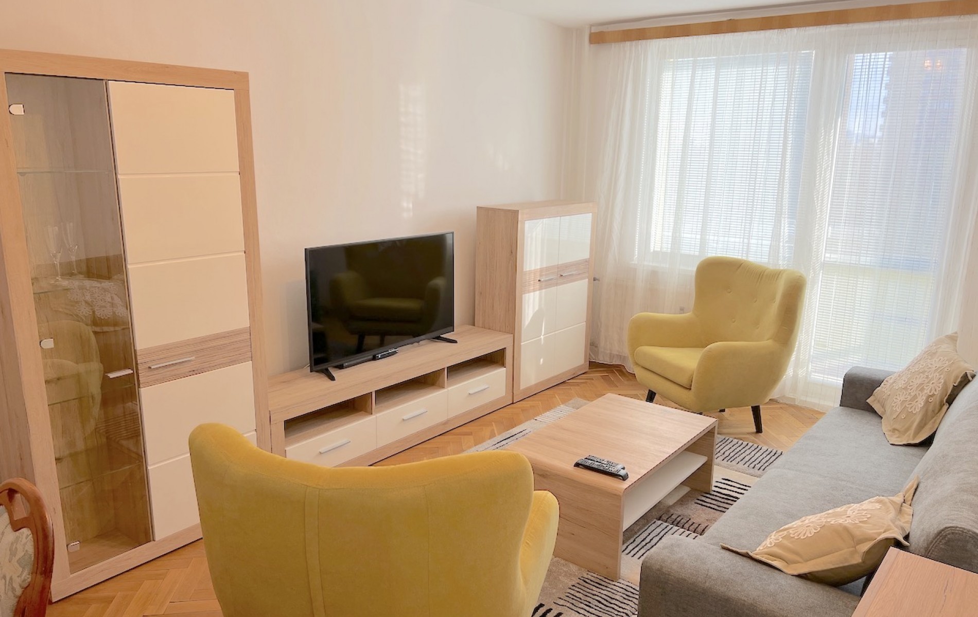Na prenájom zariadený 4 izbový byt v centre mesta