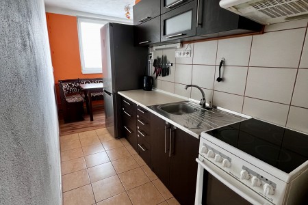 Na predaj 3 izbový byt s balkónom v peknej lokalite - IMG_7357_314501924d8ab721a2069cbb91bb25f8