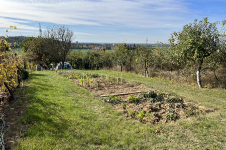 Celoročne obývateľný viničný dom vo vyhľadávanej lokalite  - IMG_7381.JPG__de25f80a59b301af6c390757b0d8910b