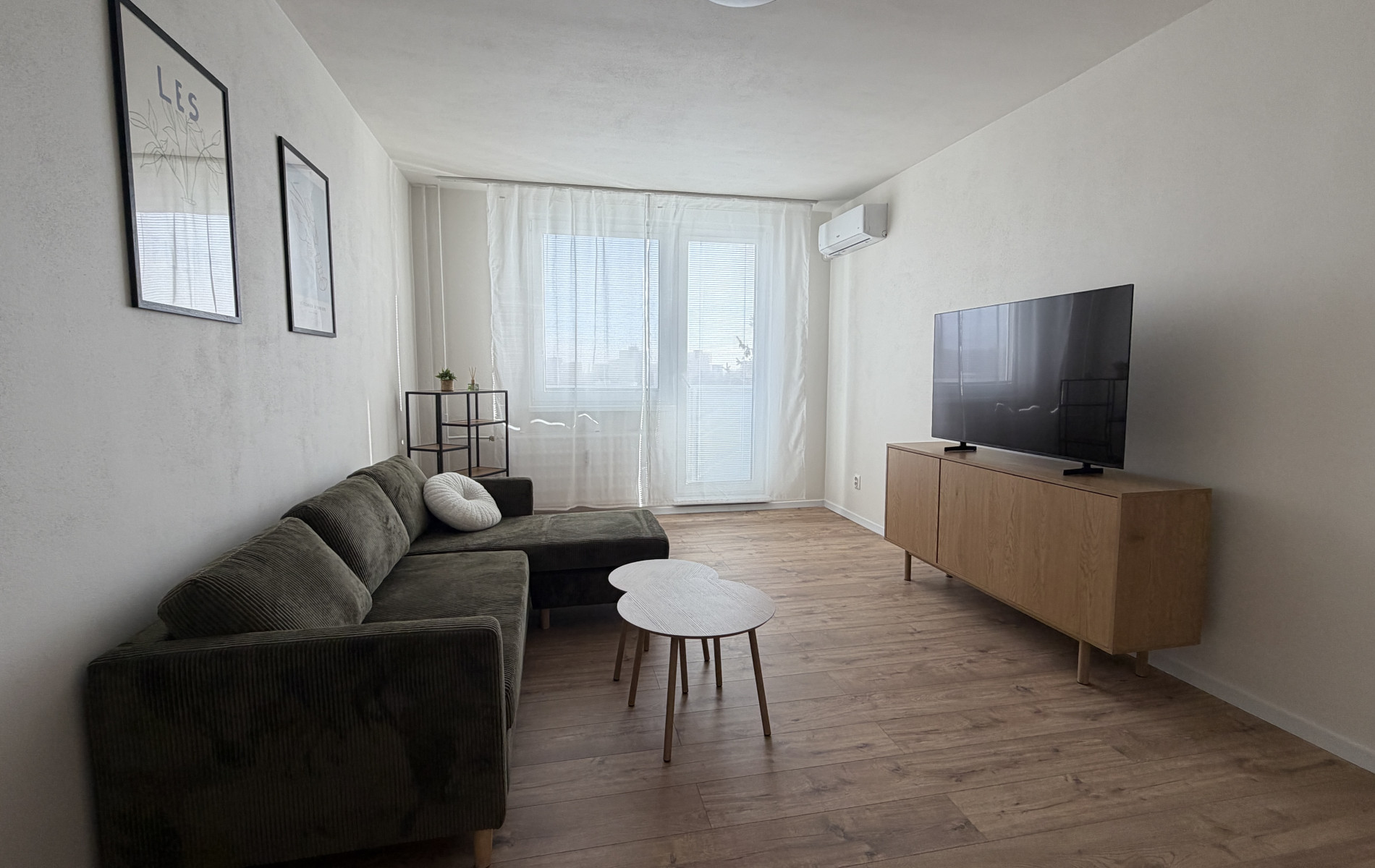 Na prenájom moderný, zariadený 2 izbový byt s klimatizáciou
