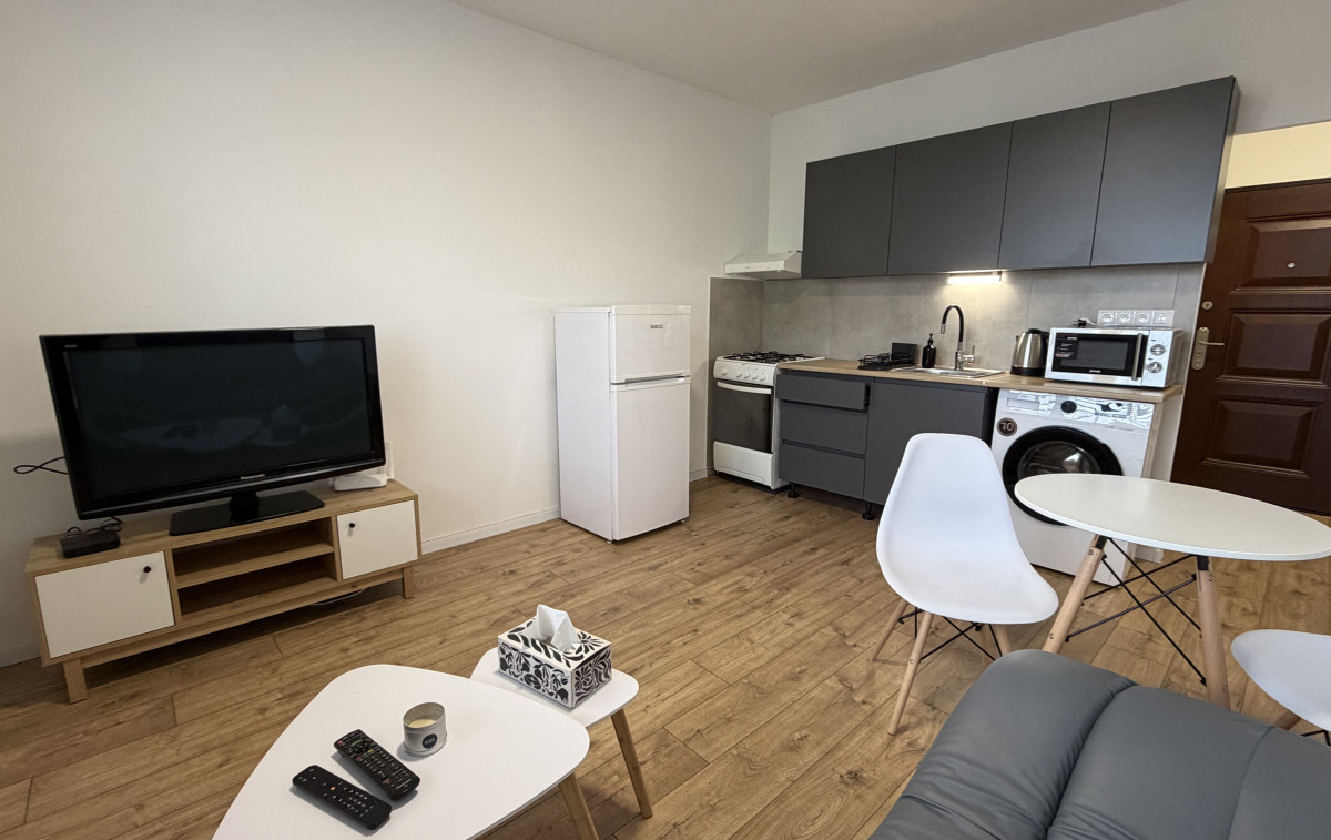 Na prenájom 1 izbový byt v centre mesta s balkónom