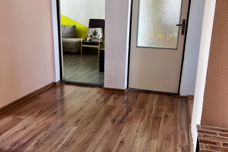 Na predaj 3 izbový byt s balkónom v peknej lokalite - IMG_7626_2a4bf9893b2f8e3ba65b86a89e6c558d