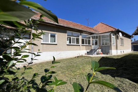 Rodinný dom v Podlužanoch s rozsiahlym pozemkom 2 244m2  - IMG_8397_1f0fe78d346b1e82ee0465bad1c9061f