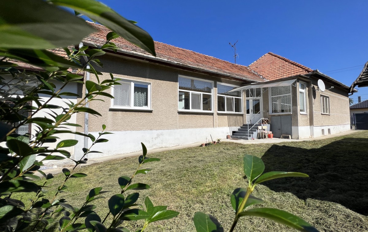 Rodinný dom v Podlužanoch s rozsiahlym pozemkom 2 244m2 