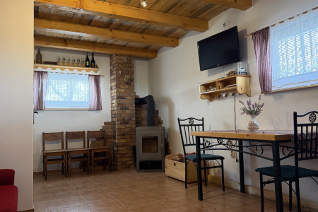 Na predaj čarovný viničný dom Kozárovce  - IMG_8584_625835f0f39ee2550021a4052fce3266