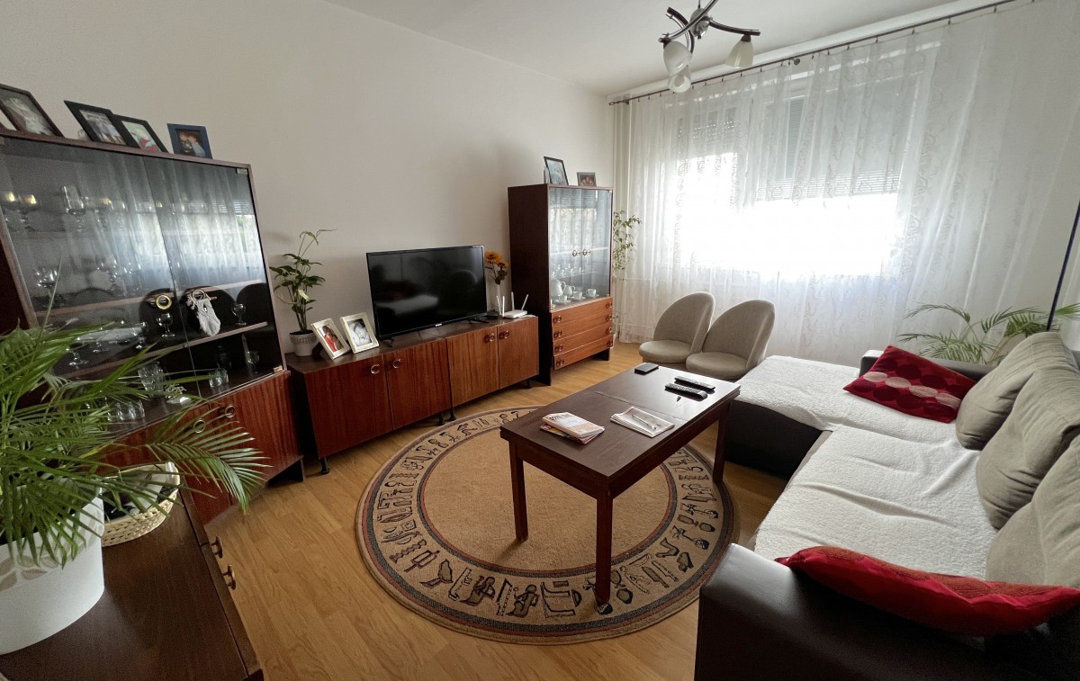 Veľký 2 izbový byt s balkónom vo vyhľadávanej lokalite v Leviciach