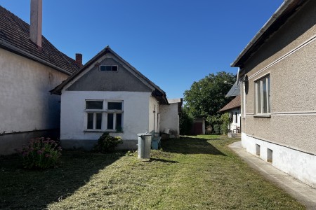 Rodinný dom v Podlužanoch s rozsiahlym pozemkom 2 244m2  - IMG_8785_b50f526ea4df62009044cca3ef293280