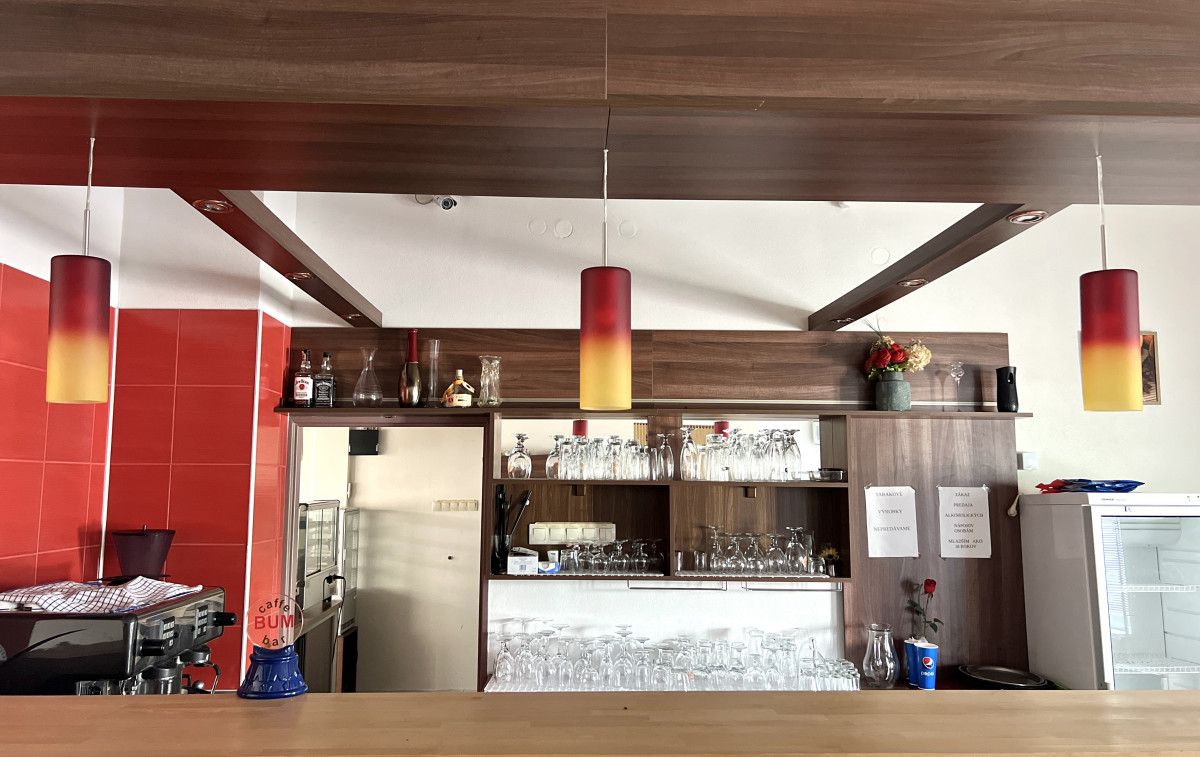 Priestor vhodný pre reštauráciu, bar alebo pizzeriu