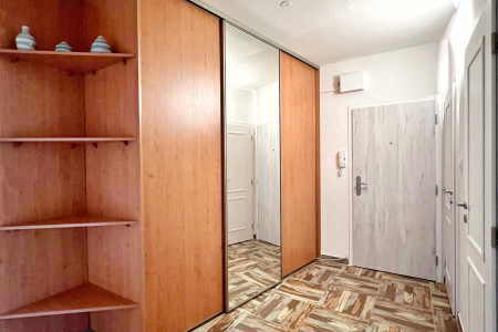 Klimatizovaný 2 izbový byt s balkónom po kompletnej rekonštrukcii - JPEG_obrazok-7B424E8C83FD-1_1_26e56f82c3fc122db4e0fae5ea1b865a