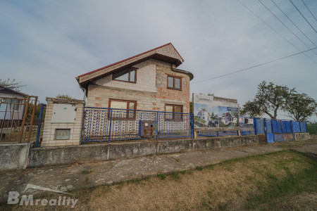 Rodinný dom s pozemkom 1 427 m² | Dolný Pial - P1015052-HDR-2_adde16844d9fb7fd46ef8e698a96025f