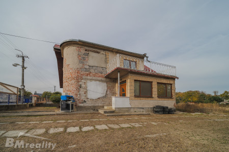 Rodinný dom s pozemkom 1 427 m² | Dolný Pial - P1015092-HDR_fa5e96f709cc63e28ec08e8a34ea96d7