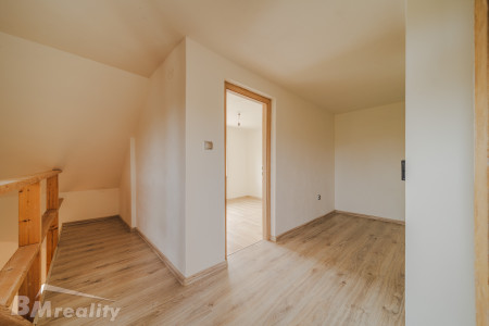 Rodinný dom s pozemkom 1 427 m² | Dolný Pial - P1015237-HDR_465503ae5fa86e01fcc120d803fd4ef7
