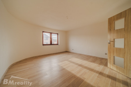 Rodinný dom s pozemkom 1 427 m² | Dolný Pial - P1015257-HDR_95819f810ced5f8bf82b5c6d8f4029f0