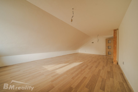 Rodinný dom s pozemkom 1 427 m² | Dolný Pial - P1015277-HDR_8773f82b6e4857c6a4f898e16691cdee