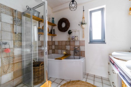 Rodinný dom s bazénom vo vyhľadávanej časti mesta obklopený prírodou - RD-LV-32_90f1b66cc892ecc06ee984f04f9b6b58