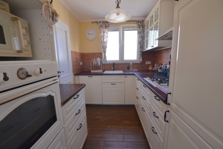 Na predaj zrekonštruovaný 4 izbový byt, zariadený v provensálksom štýle v Trnave - __bd4498410b6564206e13835b8dd4ec2d