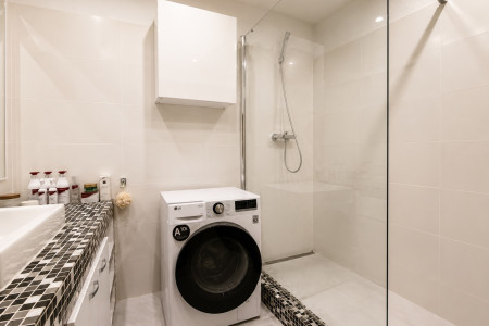 Priestranný kompletne zrekonštruovaný 3 izbový byt s balkónom - bdbce9cd9b4d82ad969587875b6bb05213f747090f90a5bba5934d1bb175f64a_ee2d7cee819ab278fcd4bb271ee204ba