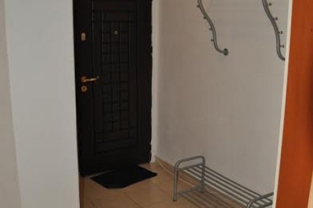 Na prenájom 1 izbový byt po rekonštrukcii v Leviciach - chodba1_e90f1cfeb49b8964a08306a7ef0b3fe4
