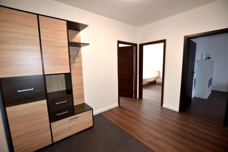 Dlhodobý prenájom v pekne vynovenom 3 izbovom byte  - chodba_d35bed4d977b8ff0307dd41fcdefe720